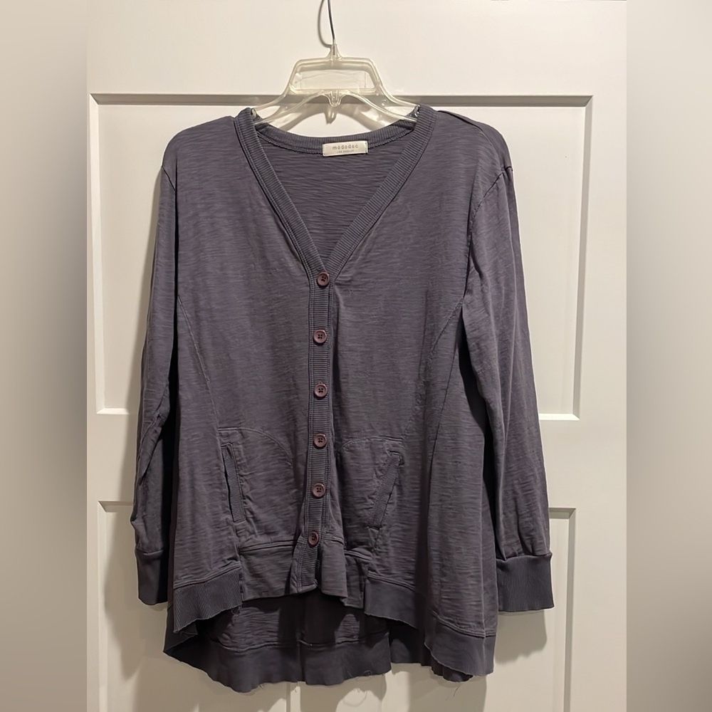 Mododoc boutique brand button down tee